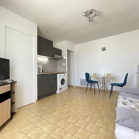 Διαμέρισμα 2 Pieces A 500m Avec Terrasse Et Parking A - Fr-1-338-404 *